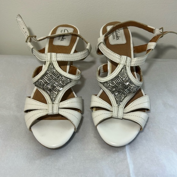 Clarks white wedge  Sandals with Strappy Design and Low Heel - Picture 1 of 8